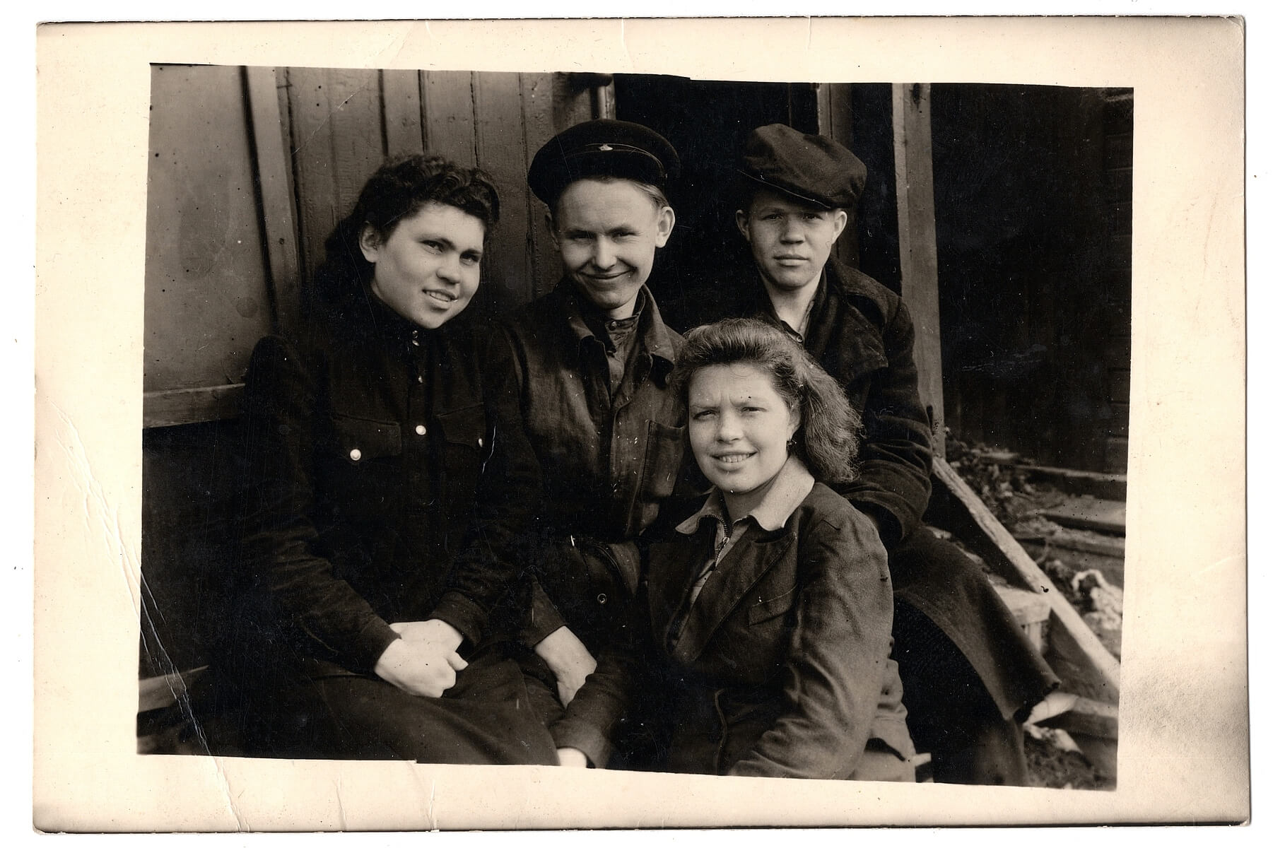 Софья Серебрякова (внизу)